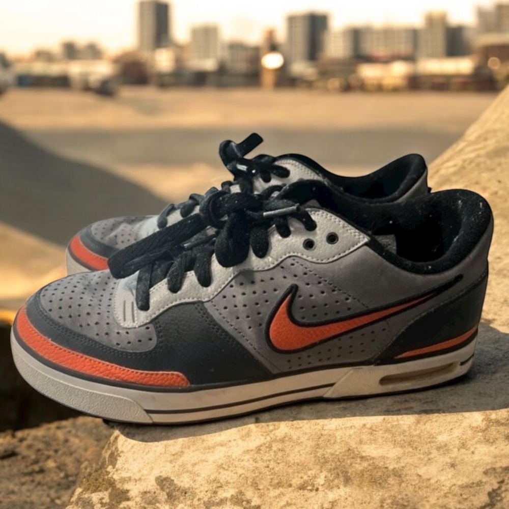 Nike Air Men’s Sneakers Black Orange Size‎ 11 Athletic Casual Shoes